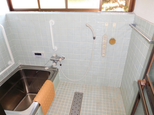 conventional-bathroom（在来タイル張り浴室）